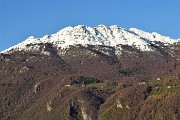 15 Il Resegone...in veste autunnale le pendici boscose, in abito invernale le creste sud innevate